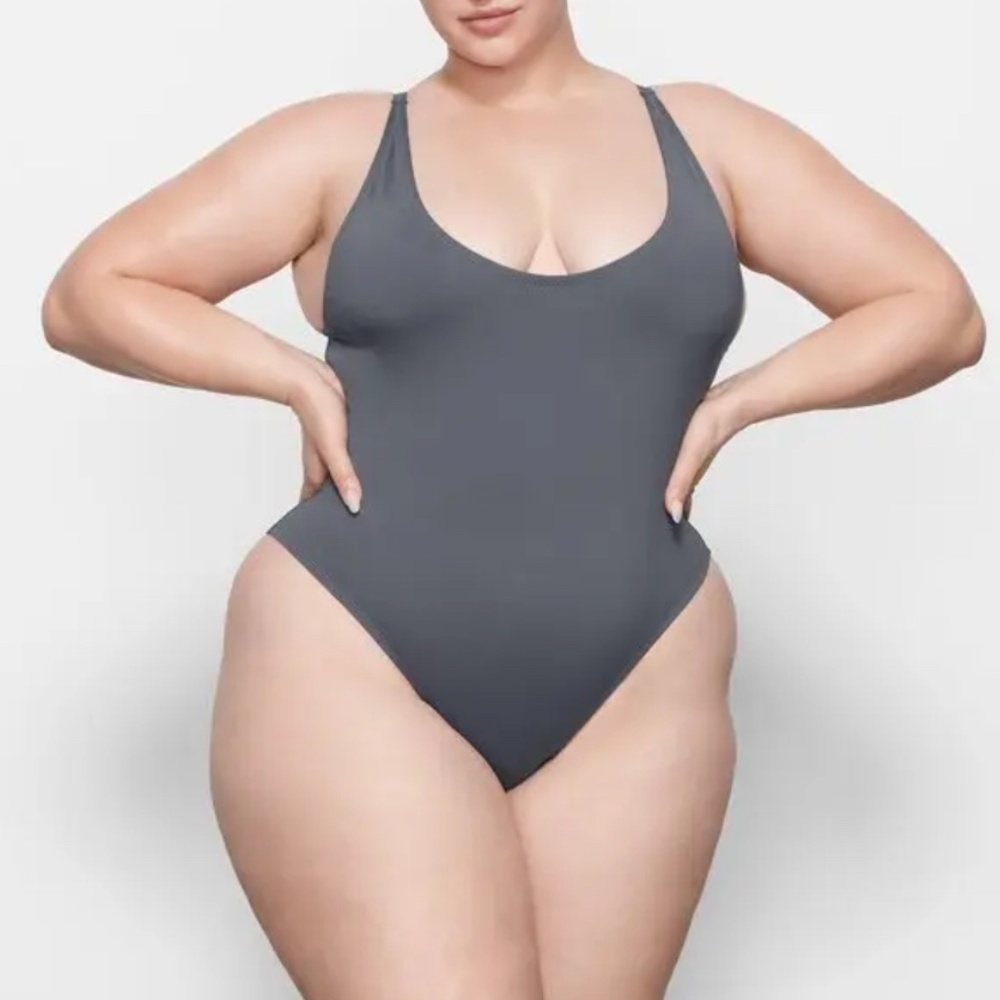 SKIMS Charcoal Scoop One-Piece Swimsuit - Picture 10 of 10